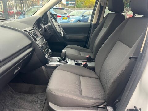 Land Rover Freelander 2 2.2 TD4 Black and White 4WD Euro 5 (s/s) 5dr 27