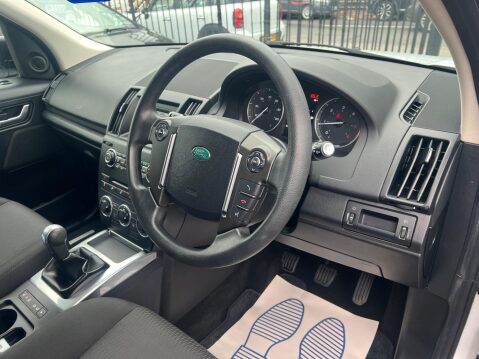 Land Rover Freelander 2 2.2 TD4 Black and White 4WD Euro 5 (s/s) 5dr 21