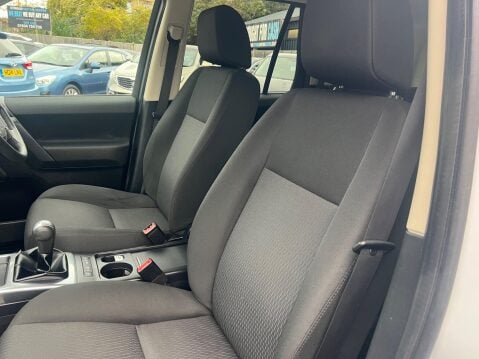 Land Rover Freelander 2 2.2 TD4 Black and White 4WD Euro 5 (s/s) 5dr 28