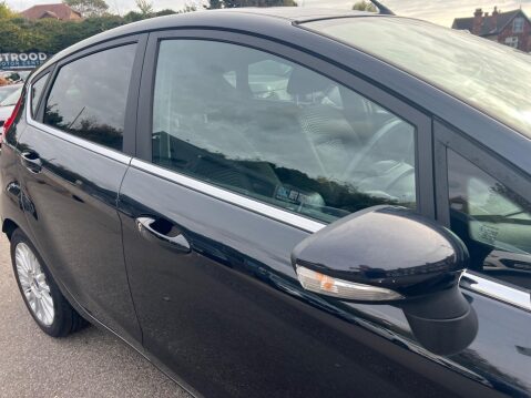 Ford Fiesta 1.0T EcoBoost Titanium Euro 5 (s/s) 5dr 11