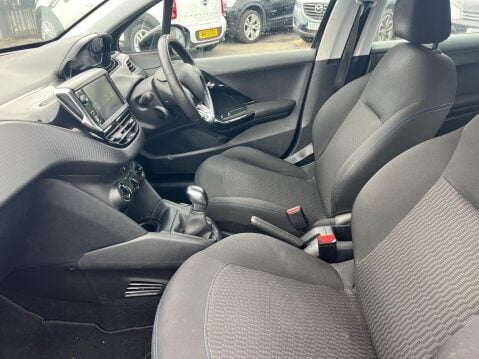 Peugeot 208 1.2 PureTech Signature Euro 6 (s/s) 5dr 17