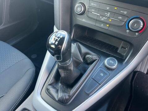 Ford Focus 1.0T EcoBoost Zetec Euro 6 (s/s) 5dr 29