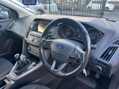 Ford Focus 1.0T EcoBoost Zetec Euro 6 (s/s) 5dr 16