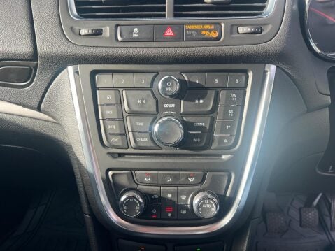 Vauxhall Mokka 1.6i Exclusiv 2WD Euro 6 (s/s) 5dr 30