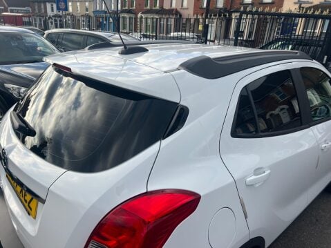 Vauxhall Mokka 1.6i Exclusiv 2WD Euro 6 (s/s) 5dr 15