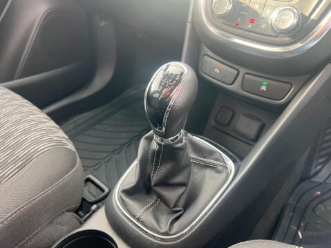 Vauxhall Mokka 1.6i Exclusiv 2WD Euro 6 (s/s) 5dr 31