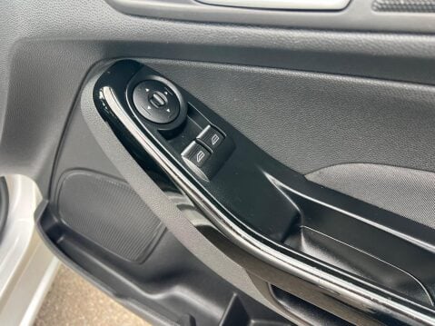 Ford Fiesta 1.0T EcoBoost Zetec Euro 6 (s/s) 5dr 29