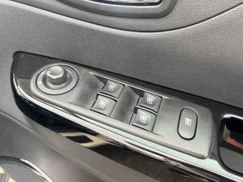 Renault Captur 1.2 TCe ENERGY Dynamique Nav Auto Euro 6 (s/s) 5dr 28