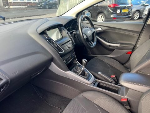 Ford Focus 1.0T EcoBoost Zetec Euro 6 (s/s) 5dr 17