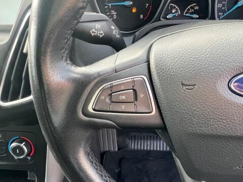 Ford Focus 1.0T EcoBoost Zetec Euro 6 (s/s) 5dr 14
