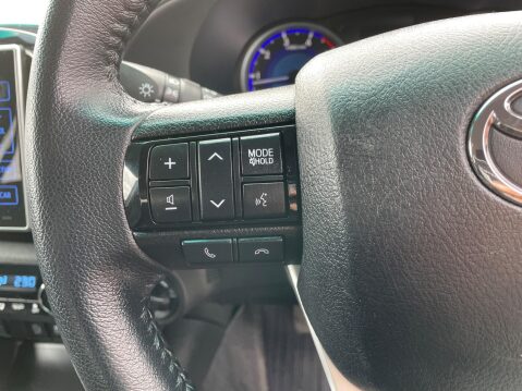 Toyota Hilux 2.4 D-4D Invincible 4WD Euro 6 (s/s) 4dr (TSS) 23