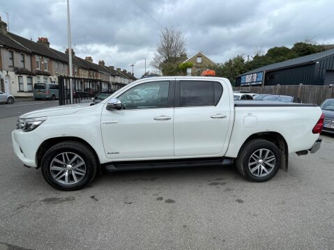 Toyota Hilux 2.4 D-4D Invincible 4WD Euro 6 (s/s) 4dr (TSS) 6