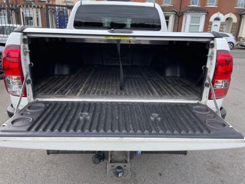 Toyota Hilux 2.4 D-4D Invincible 4WD Euro 6 (s/s) 4dr (TSS) 12