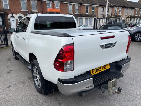 Toyota Hilux 2.4 D-4D Invincible 4WD Euro 6 (s/s) 4dr (TSS) 7