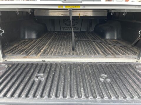 Toyota Hilux 2.4 D-4D Invincible 4WD Euro 6 (s/s) 4dr (TSS) 13