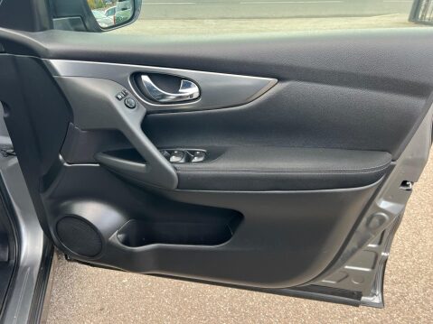 Nissan Qashqai 1.2 DIG-T N-Connecta Euro 6 (s/s) 5dr 28