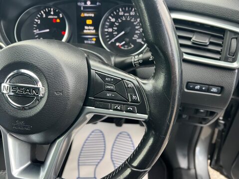 Nissan Qashqai 1.2 DIG-T N-Connecta Euro 6 (s/s) 5dr 32