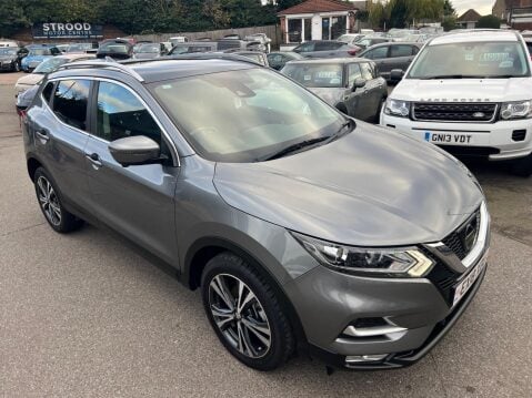 Nissan Qashqai 1.2 DIG-T N-Connecta Euro 6 (s/s) 5dr 8