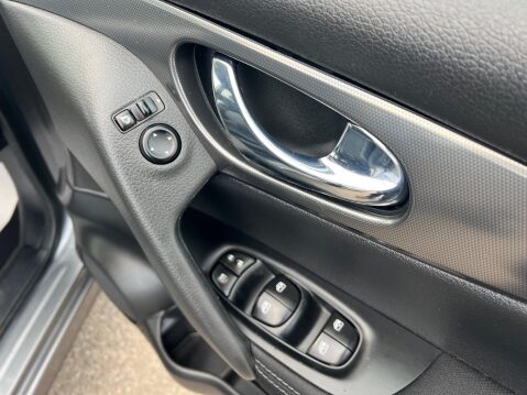 Nissan Qashqai 1.2 DIG-T N-Connecta Euro 6 (s/s) 5dr 29