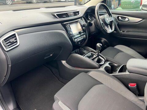 Nissan Qashqai 1.2 DIG-T N-Connecta Euro 6 (s/s) 5dr 19