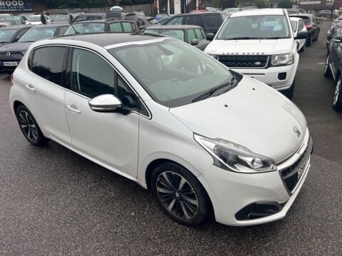 Peugeot 208 1.2 PureTech Allure Premium Euro 6 (s/s) 5dr 8