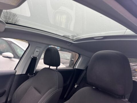 Peugeot 208 1.2 PureTech Allure Premium Euro 6 (s/s) 5dr 22