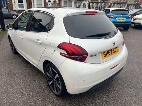 Peugeot 208 1.2 PureTech Allure Premium Euro 6 (s/s) 5dr 4