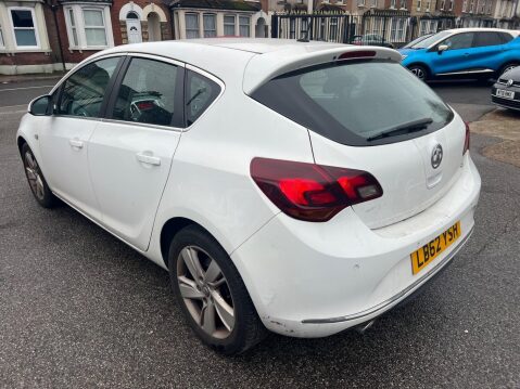 Vauxhall Astra 2.0 CDTi SRi Auto Euro 5 5dr 4