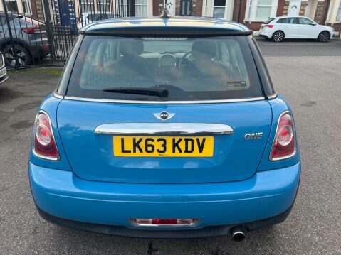 Mini Hatch 1.6 One Auto Euro 6 3dr 5