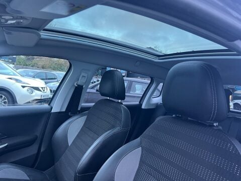 Peugeot 2008 1.2 PureTech Allure Premium Euro 6 5dr 28