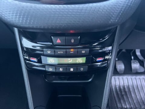 Peugeot 2008 1.2 PureTech Allure Premium Euro 6 5dr 37