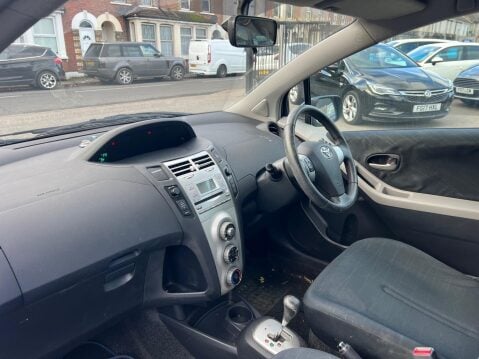 Toyota Yaris 1.3 T3 Multimode 3dr 11