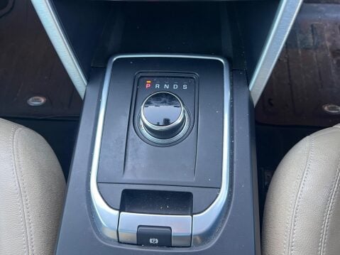 Land Rover Discovery Sport 2.0 TD4 HSE Auto 4WD Euro 6 (s/s) 5dr 34