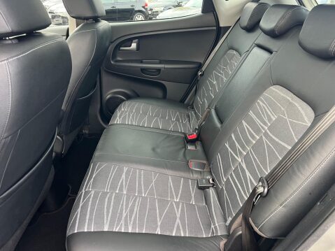 Kia Venga 1.6 3 Auto Euro 5 5dr (Sat Nav) 29