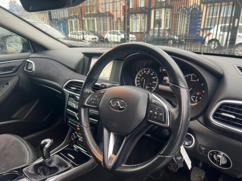 Infiniti Q30 1.6T Business Executive Hatchback 5dr Petrol Manual Euro 6 (s/s) (122 ps) 16