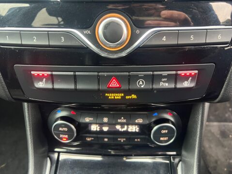 Infiniti Q30 1.6T Business Executive Hatchback 5dr Petrol Manual Euro 6 (s/s) (122 ps) 30