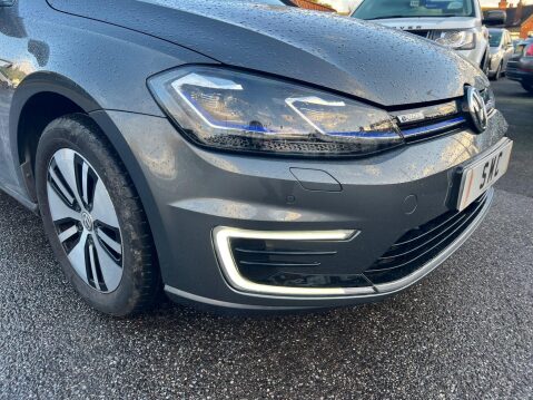 Volkswagen Golf 35.8kWh e-Golf Auto 5dr 12
