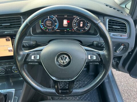 Volkswagen Golf 35.8kWh e-Golf Auto 5dr 17