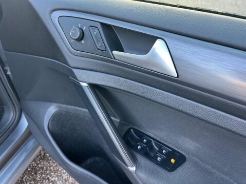 Volkswagen Golf 35.8kWh e-Golf Auto 5dr 27