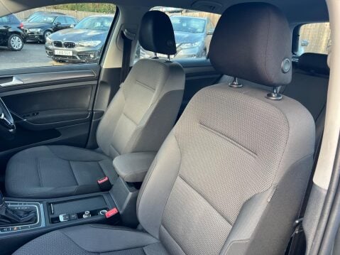 Volkswagen Golf 35.8kWh e-Golf Auto 5dr 23