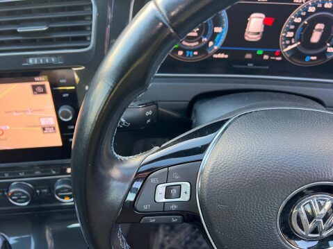 Volkswagen Golf 35.8kWh e-Golf Auto 5dr 18