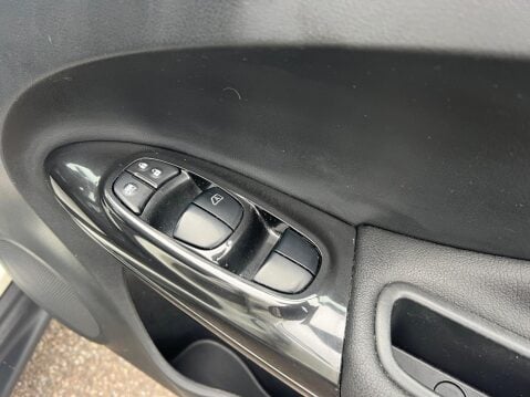 Nissan Juke 1.6 DIG-T Tekna Euro 6 (s/s) 5dr 37