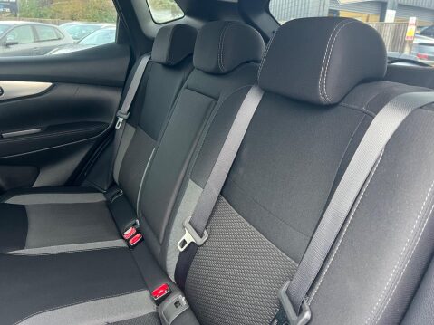 Nissan Qashqai 1.2 DIG-T N-Connecta XTRON Euro 6 (s/s) 5dr 28