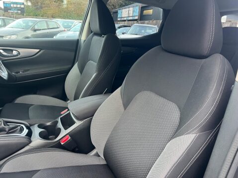 Nissan Qashqai 1.2 DIG-T N-Connecta XTRON Euro 6 (s/s) 5dr 25