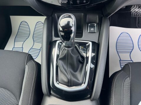 Nissan Qashqai 1.2 DIG-T N-Connecta XTRON Euro 6 (s/s) 5dr 36