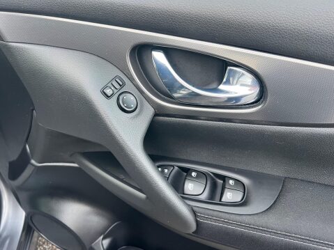 Nissan Qashqai 1.2 DIG-T N-Connecta XTRON Euro 6 (s/s) 5dr 31