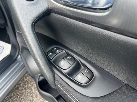 Nissan Qashqai 1.2 DIG-T N-Connecta XTRON Euro 6 (s/s) 5dr 32