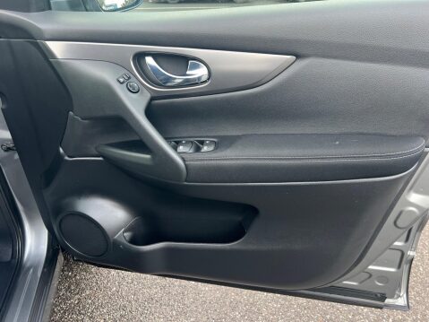 Nissan Qashqai 1.2 DIG-T N-Connecta XTRON Euro 6 (s/s) 5dr 30