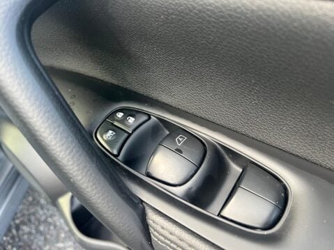 Nissan Qashqai 1.2 DIG-T Tekna 2WD Euro 5 (s/s) 5dr 34