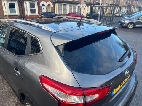 Nissan Qashqai 1.2 DIG-T Tekna 2WD Euro 5 (s/s) 5dr 17